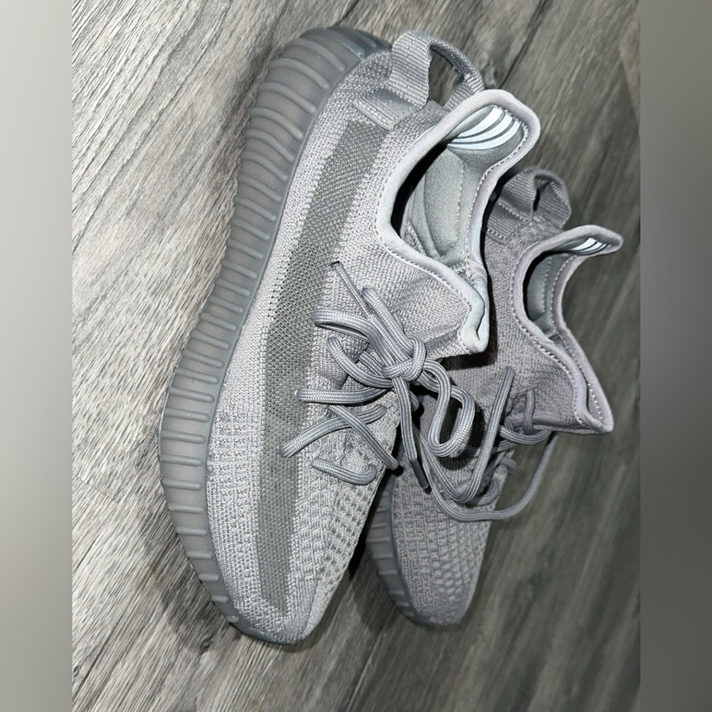 Yeezy 350 V2